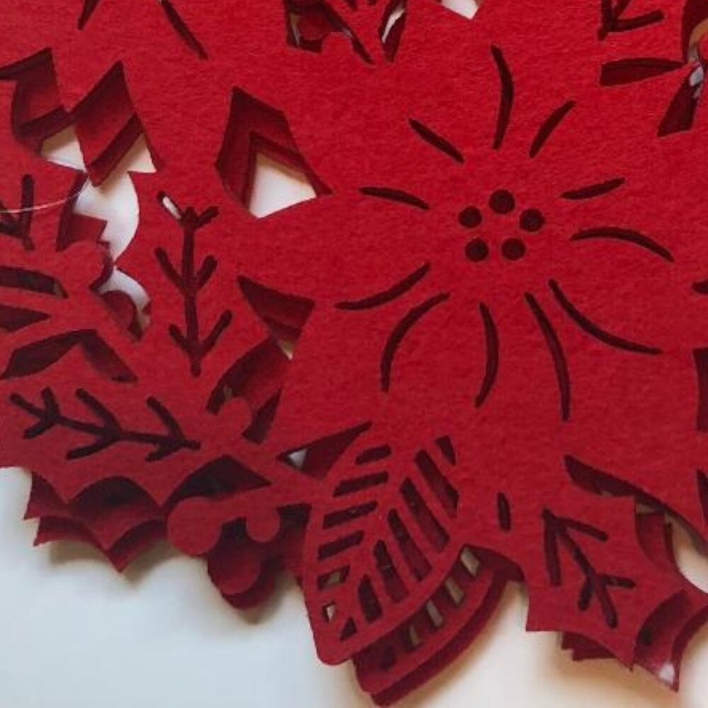 Nicole Miller Home, Red, Laser-Cut, Felt Poinsettia Placemats, Set of 4, NWT - Picture 3 of 6